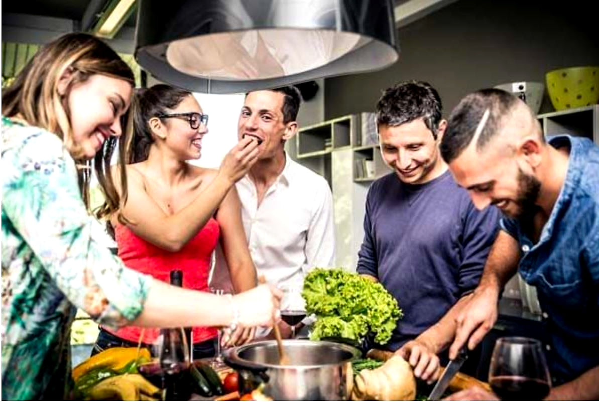 A private chef cooks for eight, in your home